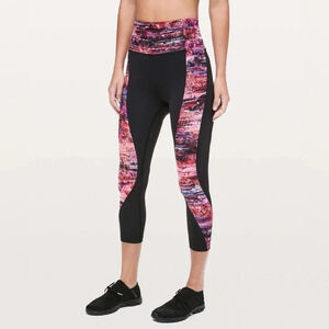 Lululemon Sweat & Repeat Crop Leggings 21" Black / Dahliascape Multi Size 4